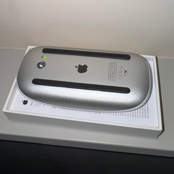 Magic Mouse - White Multi-Touch Surface - Picture 7 of 9